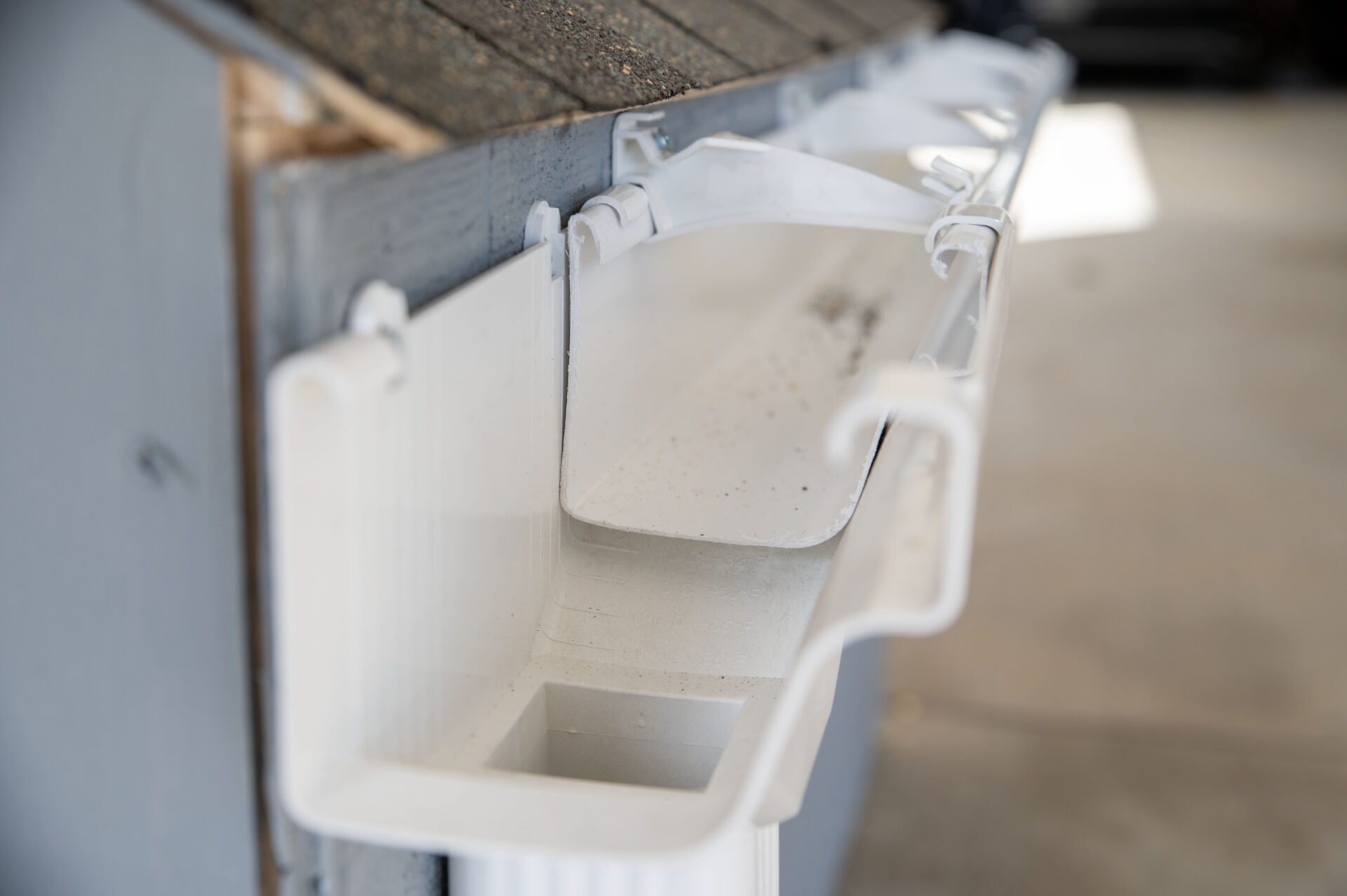 Mock vinyl gutter system